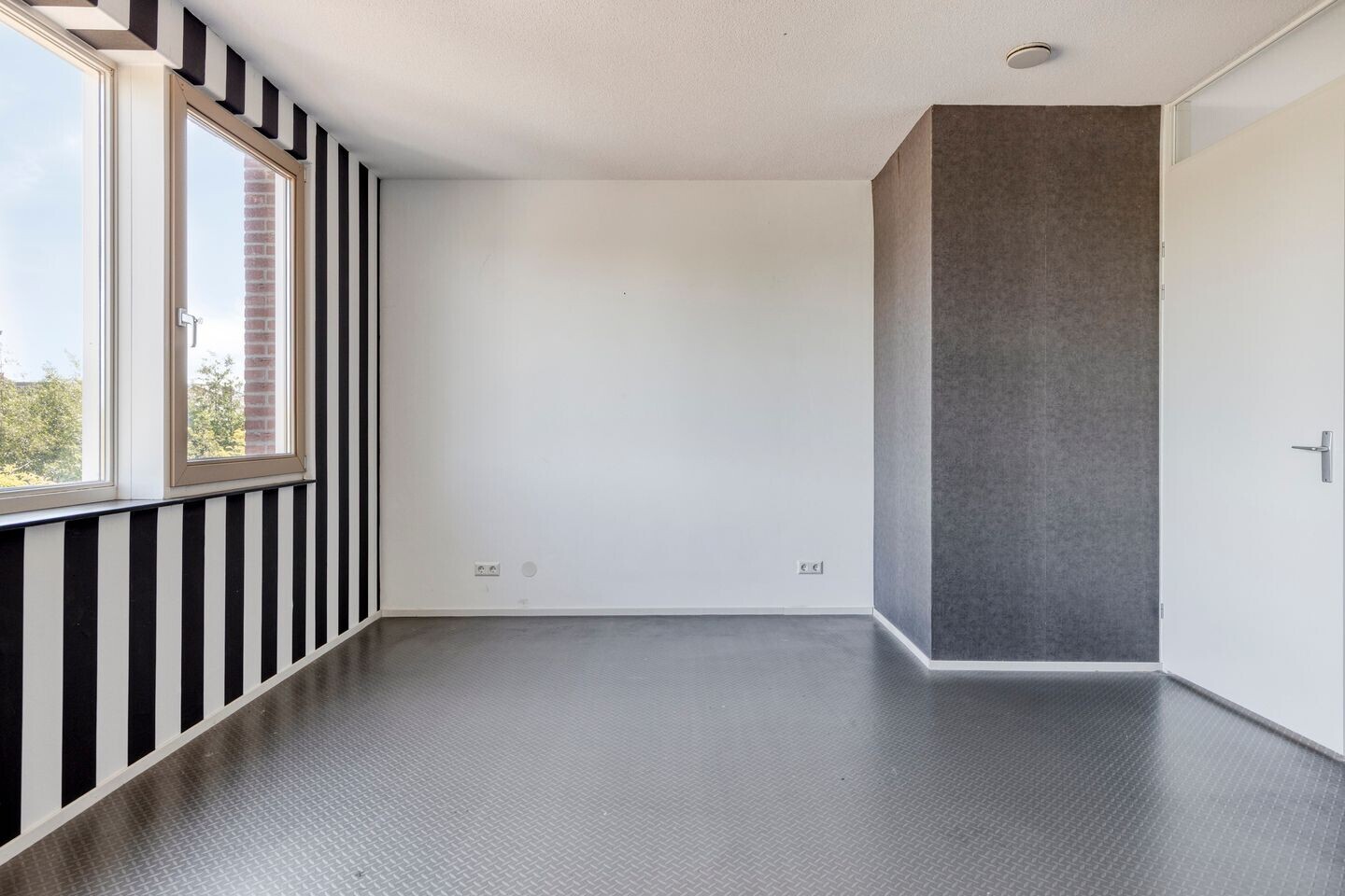 Tussenwoning te koop: Elemastraat 37, Nieuw-Vennep