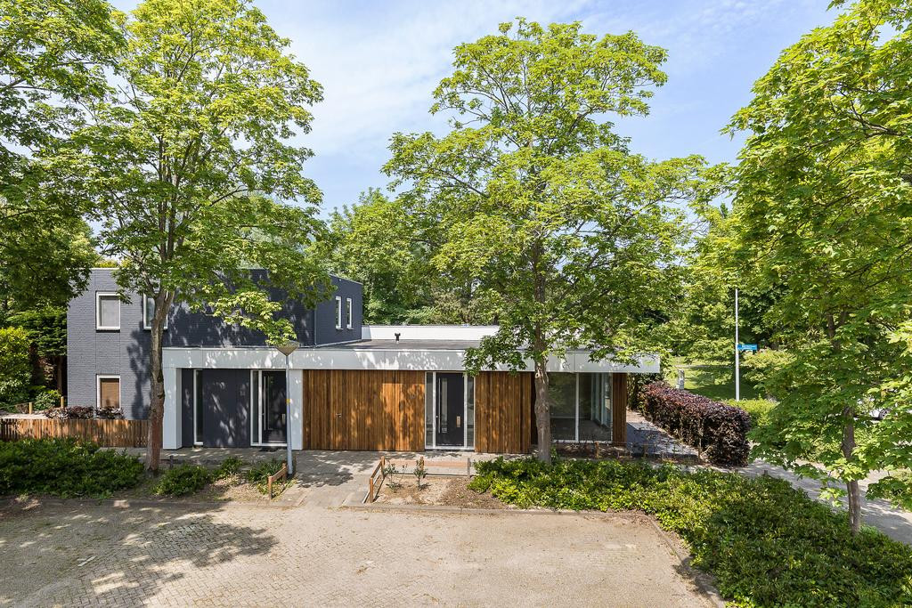 Tussenwoning te huur: Dokter Van Haeringenplantsoen 10, Nieuw-Vennep