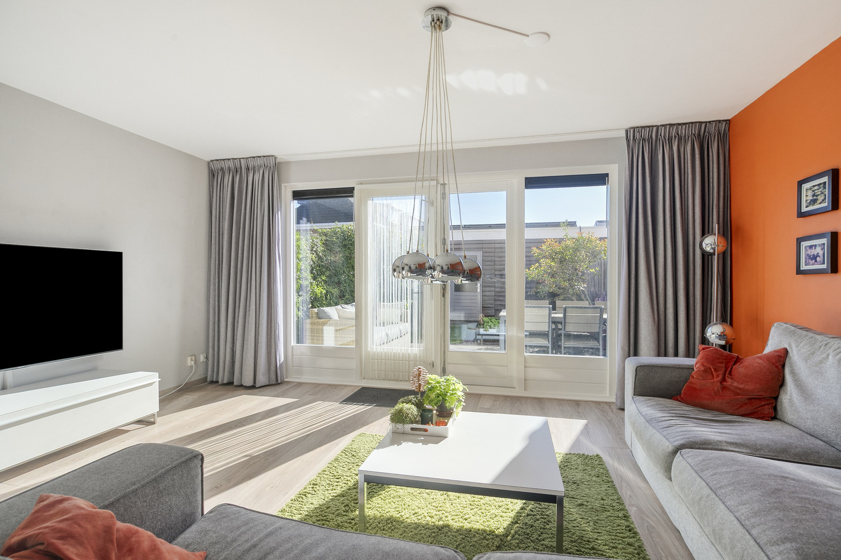 Tussenwoning te koop: Paganiniplantsoen 47, Nieuw-Vennep