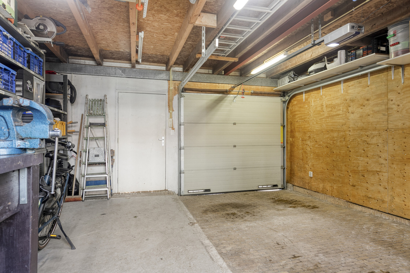 Tussenwoning te koop: Paganiniplantsoen 47, Nieuw-Vennep