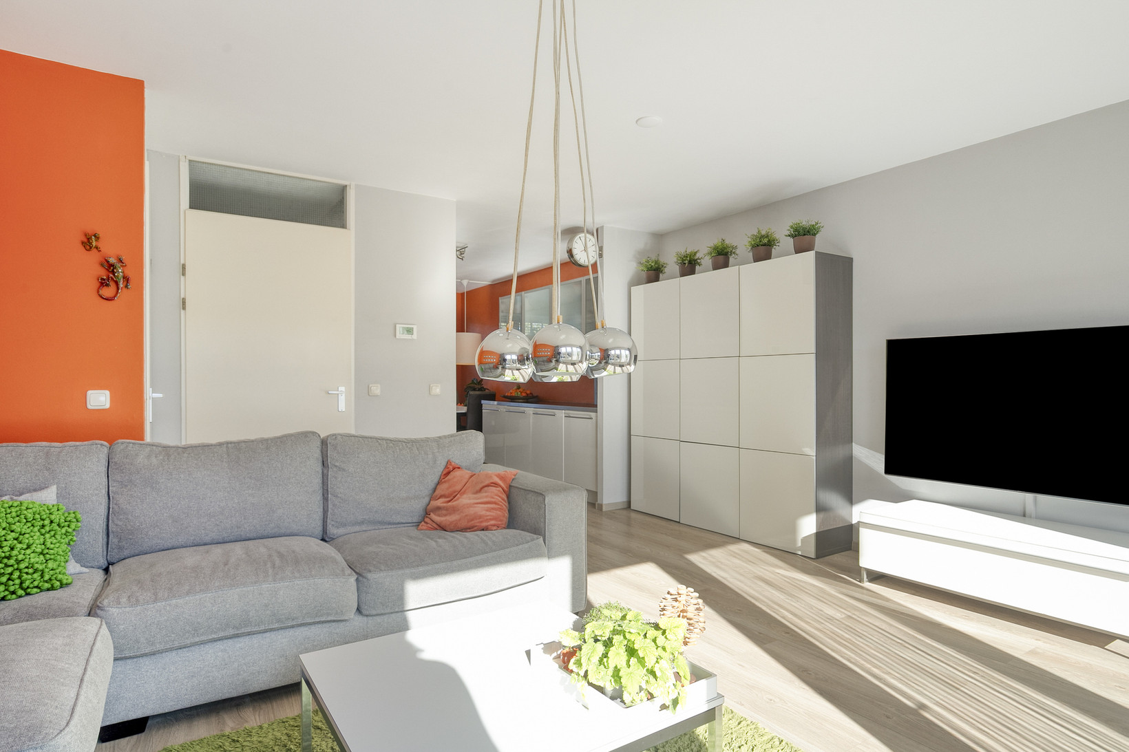 Tussenwoning te koop: Paganiniplantsoen 47, Nieuw-Vennep