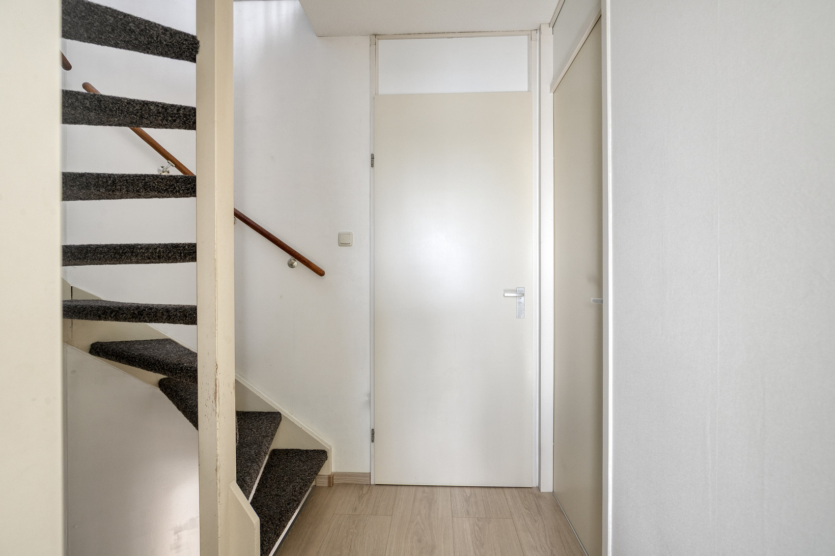 Tussenwoning te koop: Paganiniplantsoen 47, Nieuw-Vennep