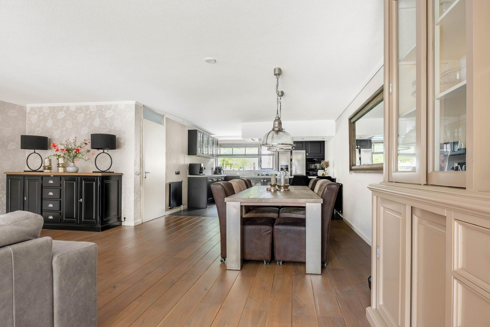 Tussenwoning te koop: Laan van Gildestein 63, Nieuw-Vennep