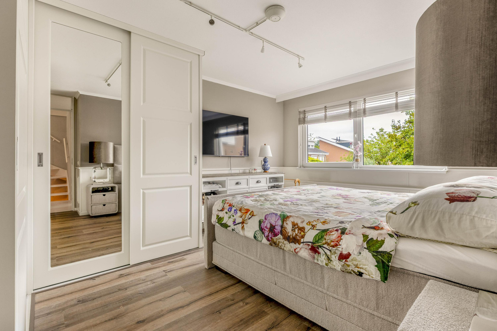 Tussenwoning te koop: Laan van Gildestein 63, Nieuw-Vennep