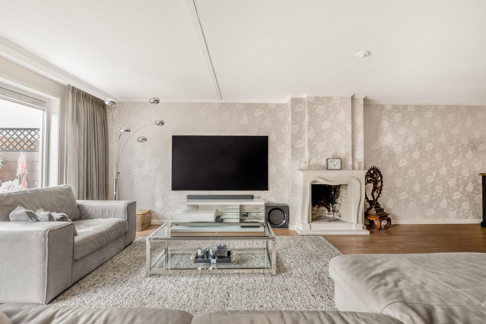 Tussenwoning te koop: Laan van Gildestein 63, Nieuw-Vennep