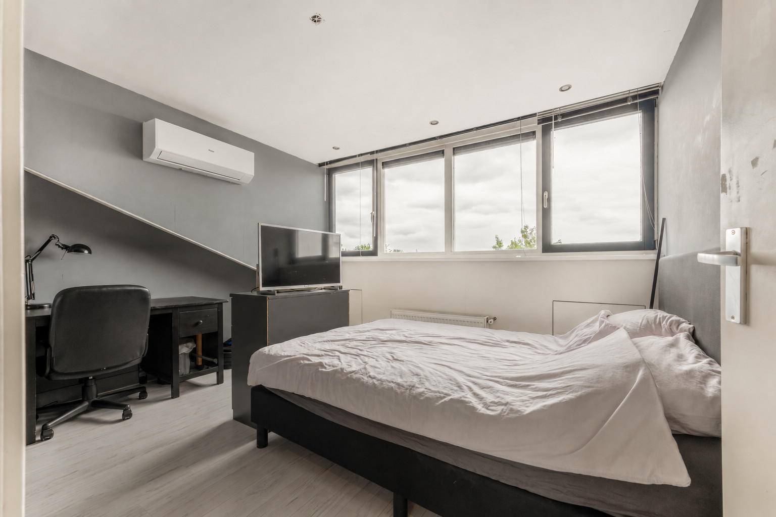 Tussenwoning te koop: Laan van Gildestein 63, Nieuw-Vennep