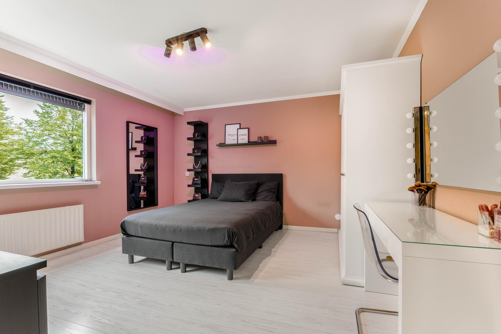 Tussenwoning te koop: Laan van Gildestein 63, Nieuw-Vennep