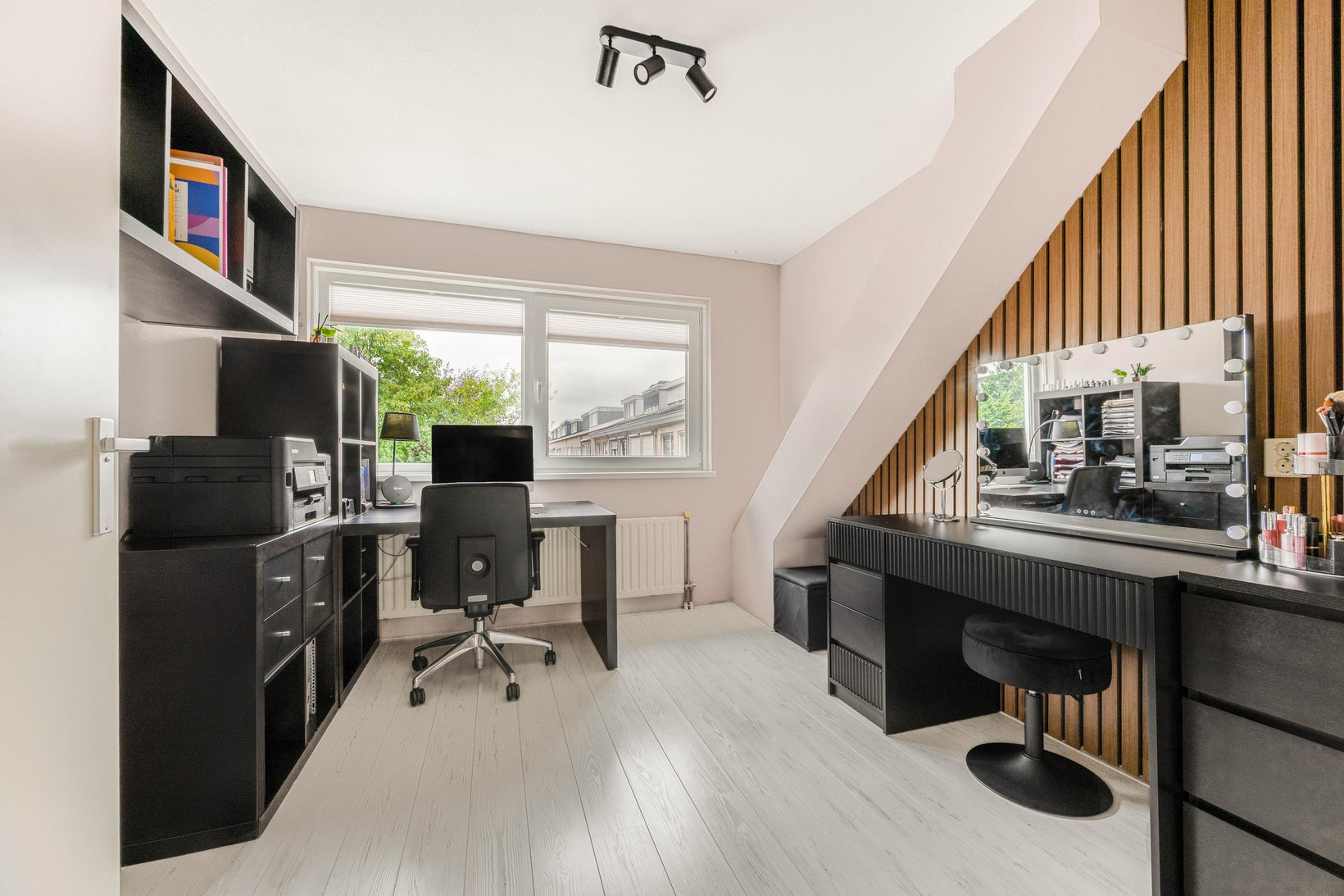 Tussenwoning te koop: Laan van Gildestein 63, Nieuw-Vennep