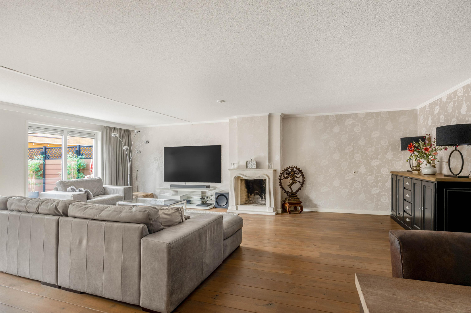 Tussenwoning te koop: Laan van Gildestein 63, Nieuw-Vennep