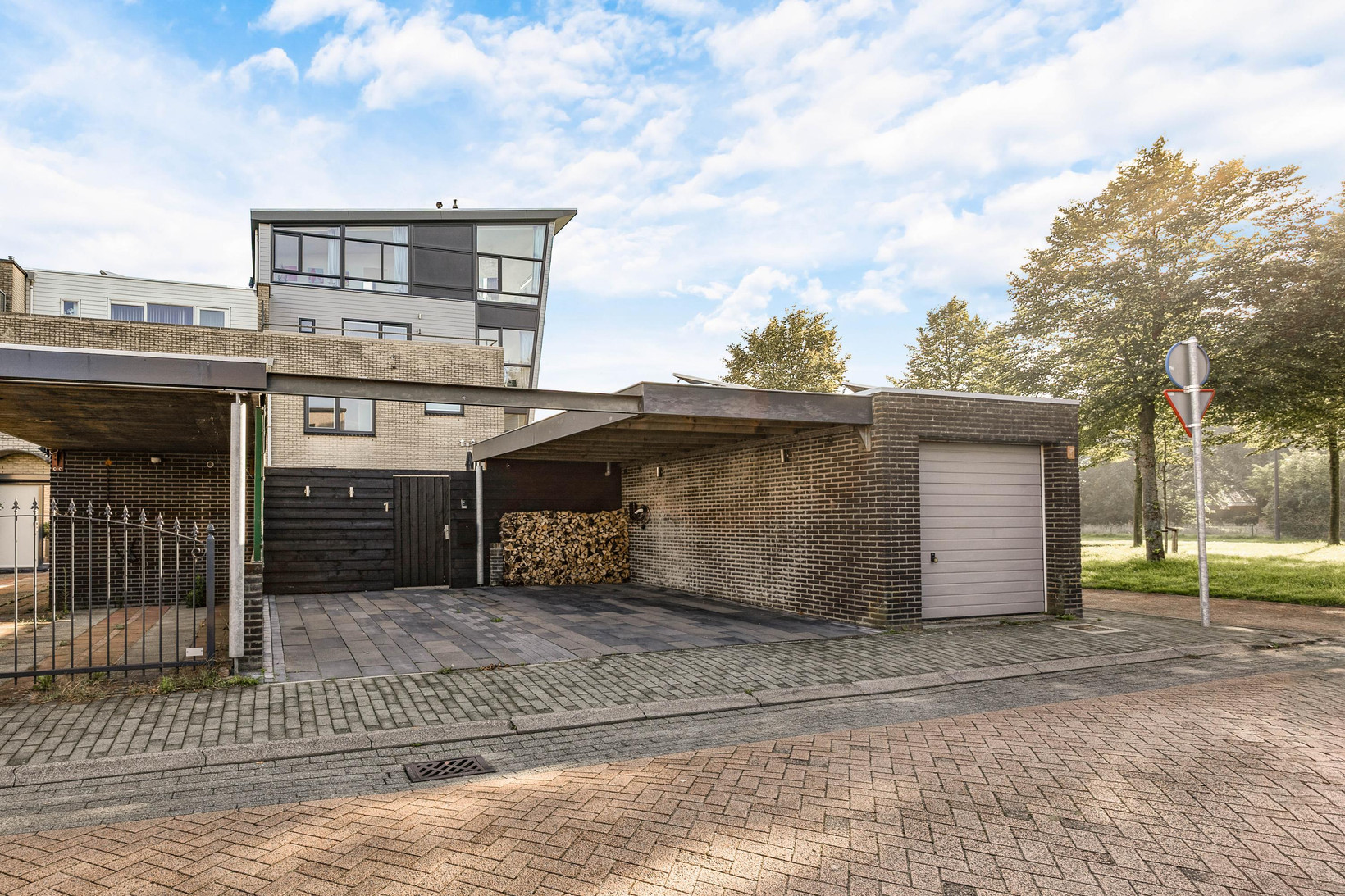 Hoekwoning te koop: Flierveld 1, Nieuw-Vennep