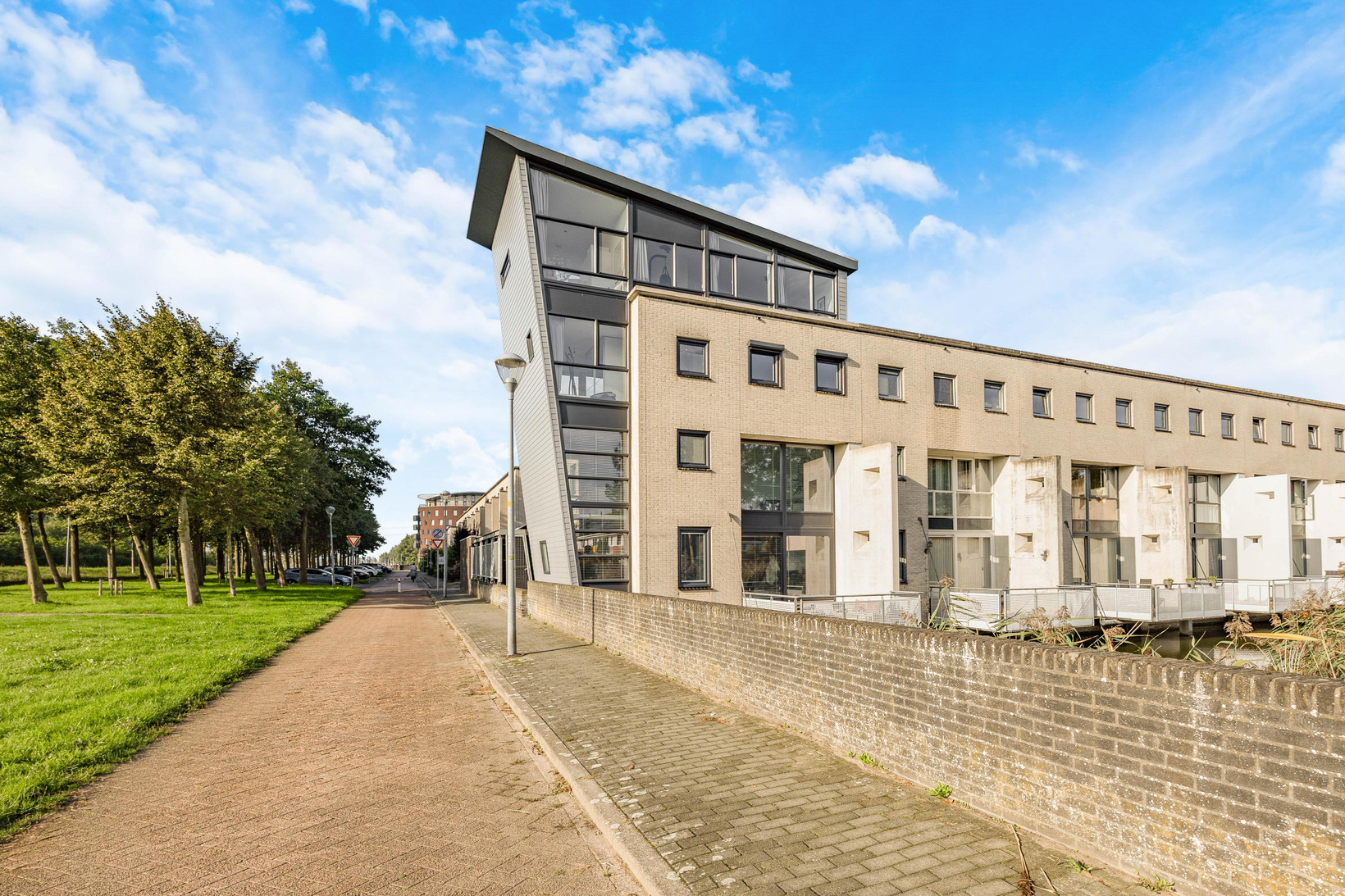 Hoekwoning te koop: Flierveld 1, Nieuw-Vennep