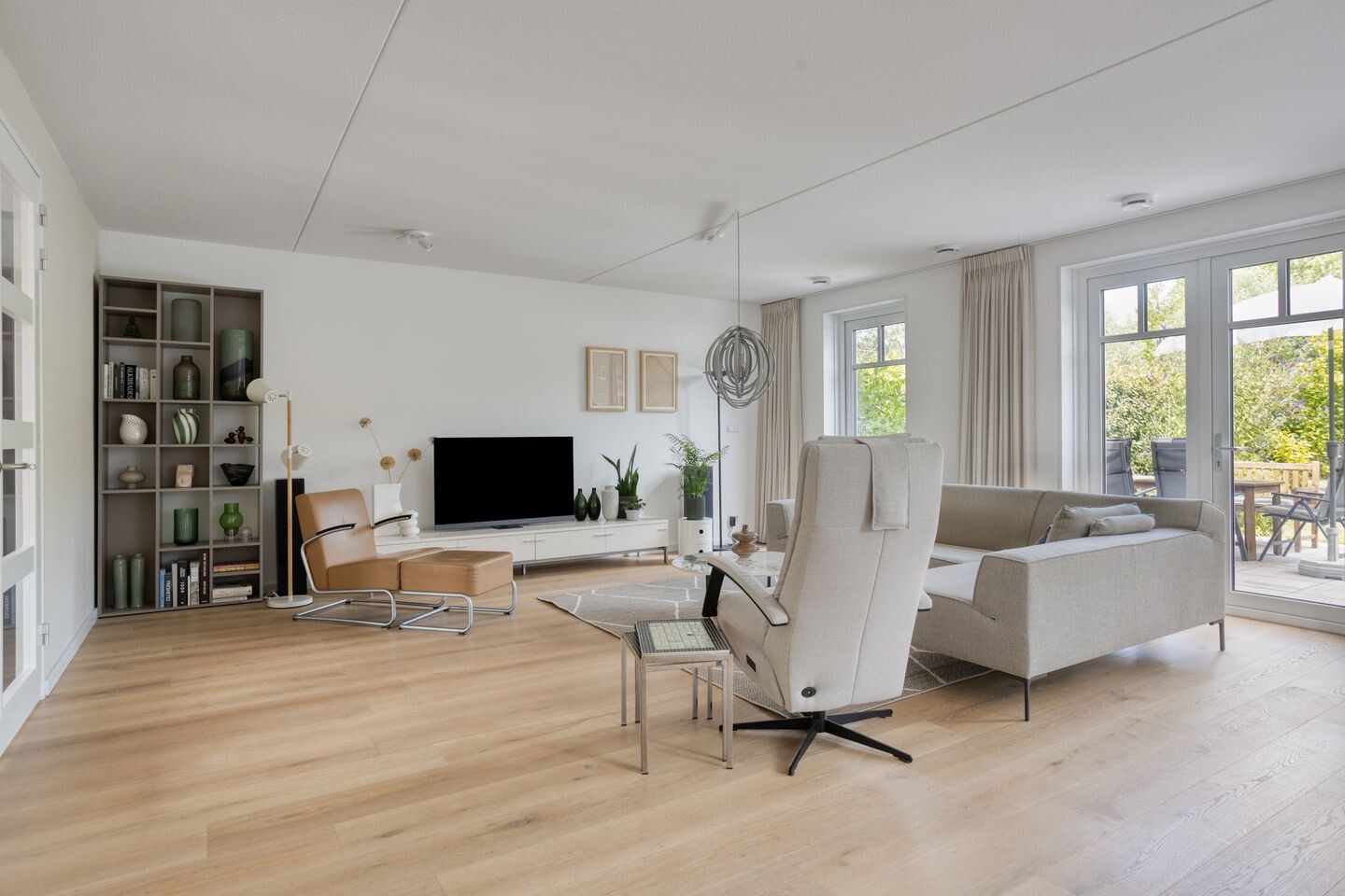 Hoekwoning te koop: Hoofdweg 1273, Nieuw-Vennep