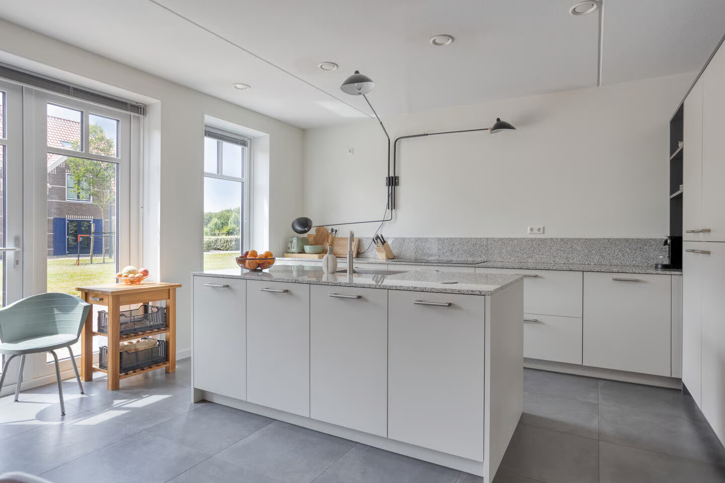 Hoekwoning te koop: Hoofdweg 1273, Nieuw-Vennep