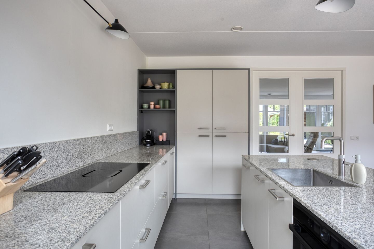 Hoekwoning te koop: Hoofdweg 1273, Nieuw-Vennep