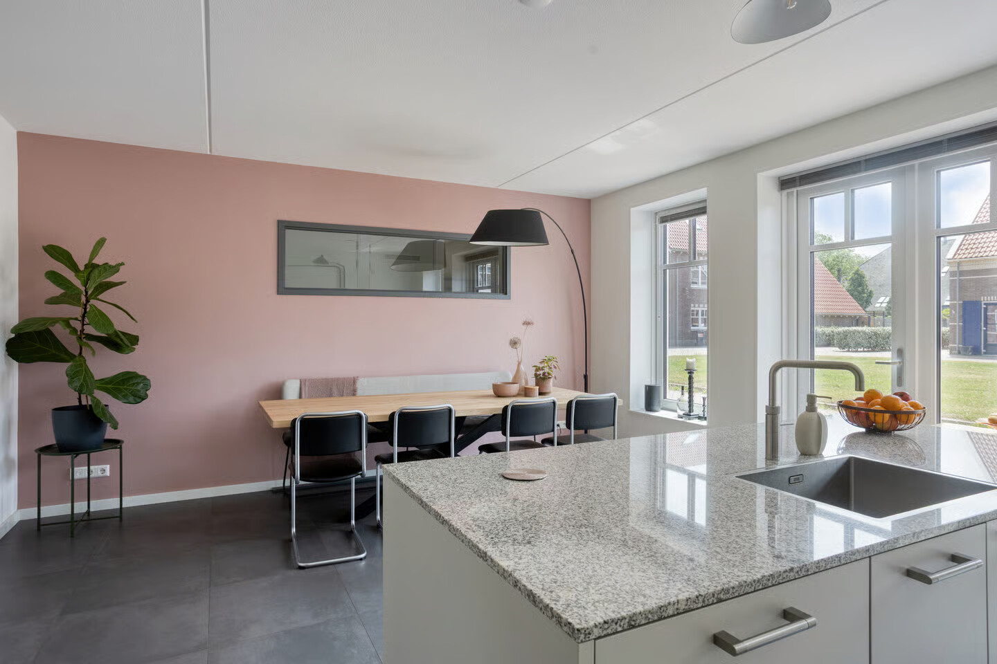 Hoekwoning te koop: Hoofdweg 1273, Nieuw-Vennep