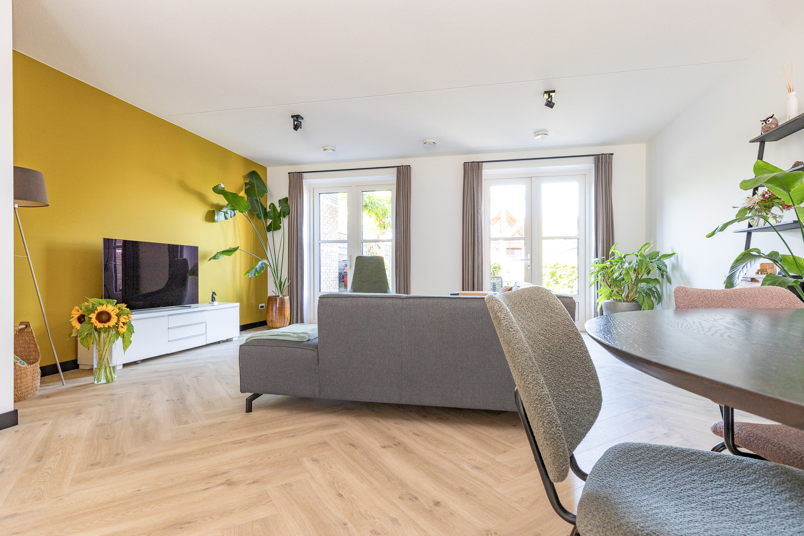 Tussenwoning te koop: Hoofdweg 1289, Nieuw-Vennep