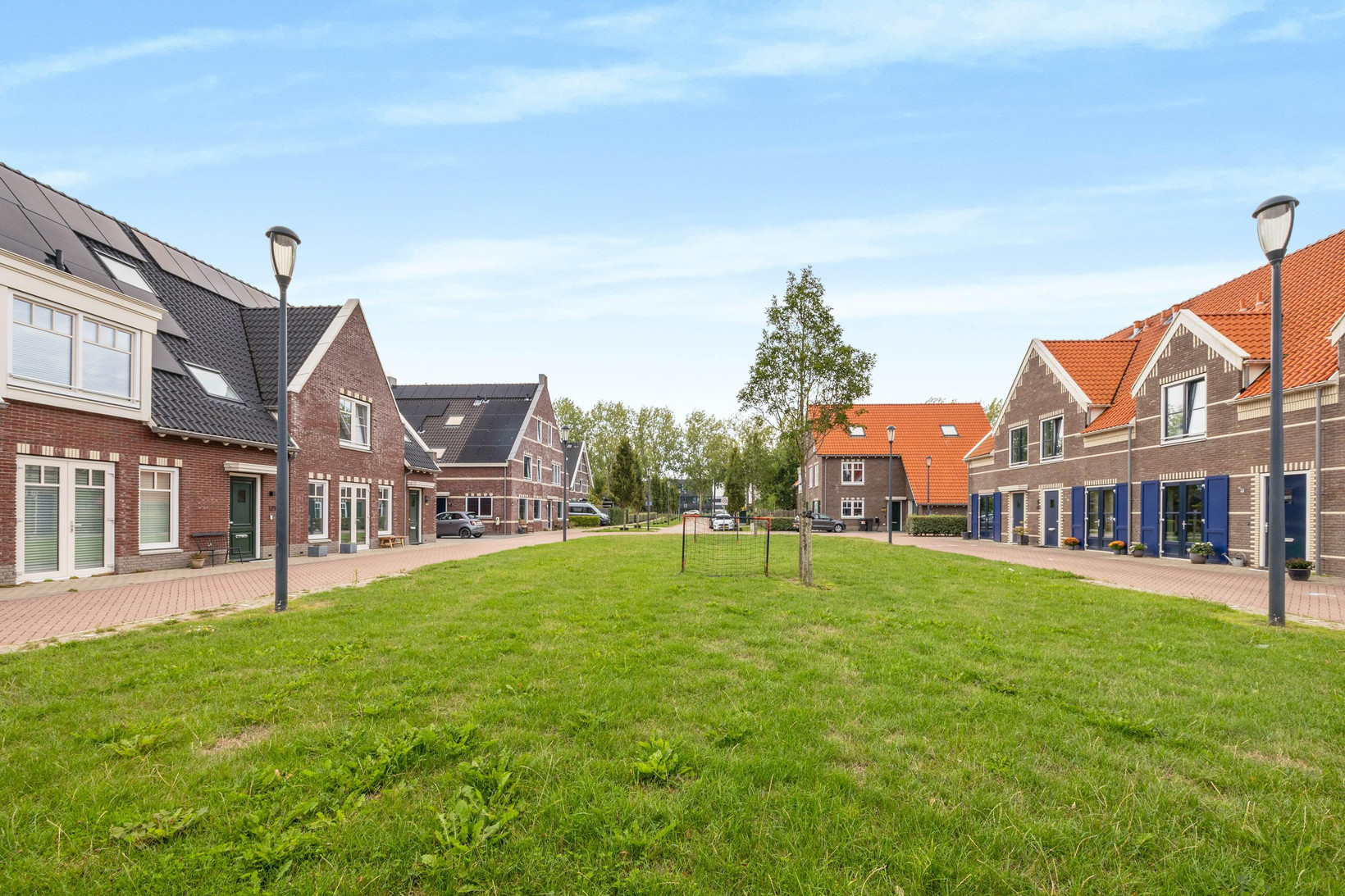 Tussenwoning te koop: Hoofdweg 1289, Nieuw-Vennep