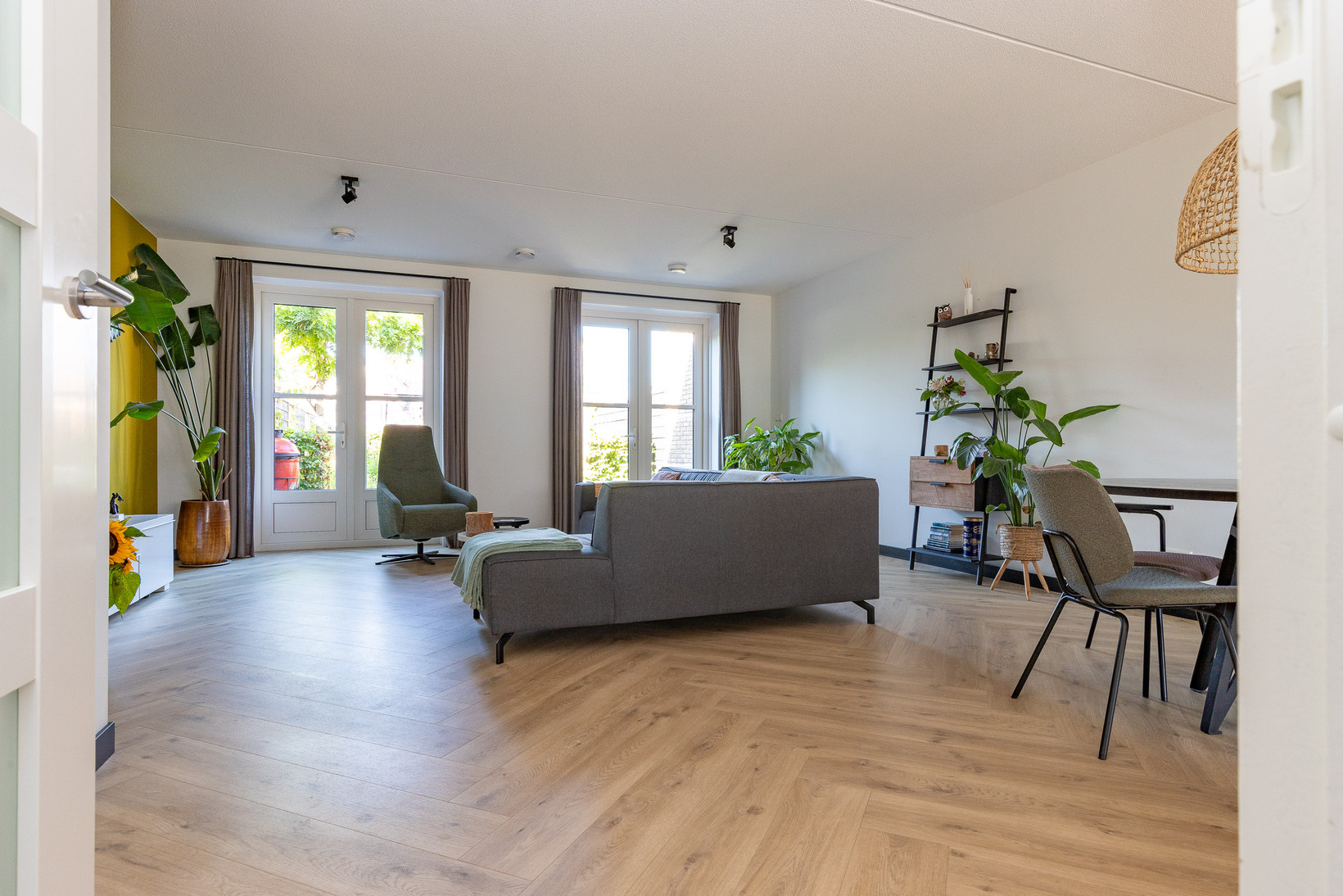 Tussenwoning te koop: Hoofdweg 1289, Nieuw-Vennep