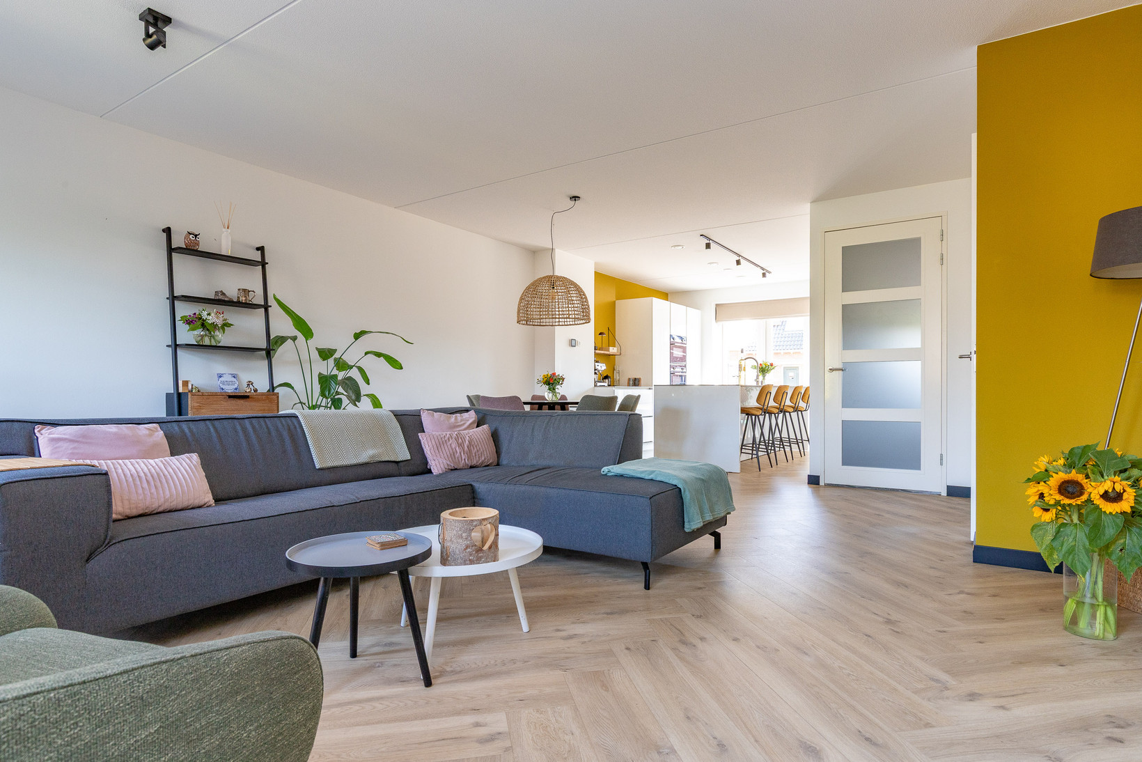 Tussenwoning te koop: Hoofdweg 1289, Nieuw-Vennep