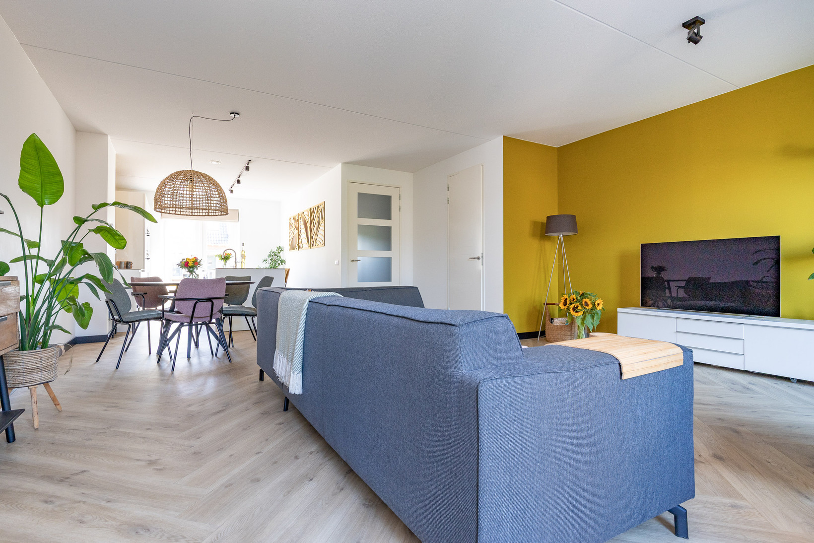 Tussenwoning te koop: Hoofdweg 1289, Nieuw-Vennep