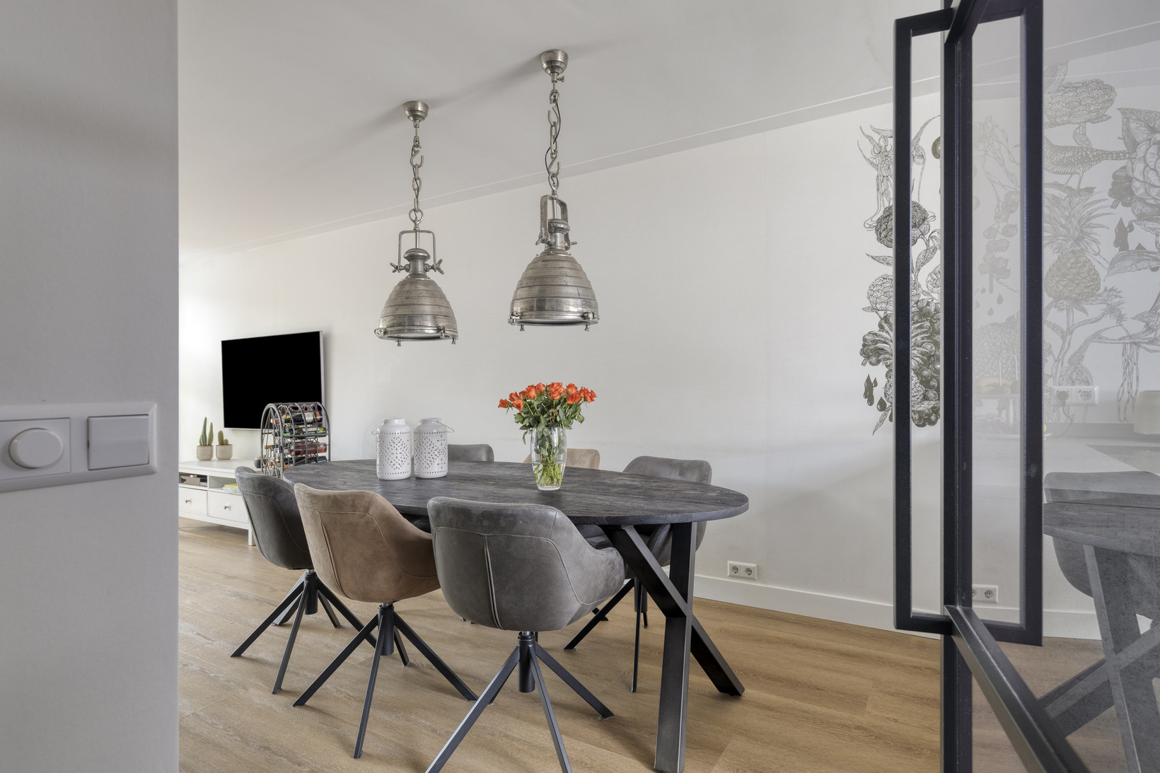 Tussenwoning te koop: Adingmoor 8, Nieuw-Vennep