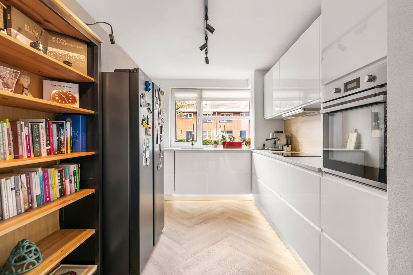 Tussenwoning te koop: Figarolaan 45, Nieuw-Vennep