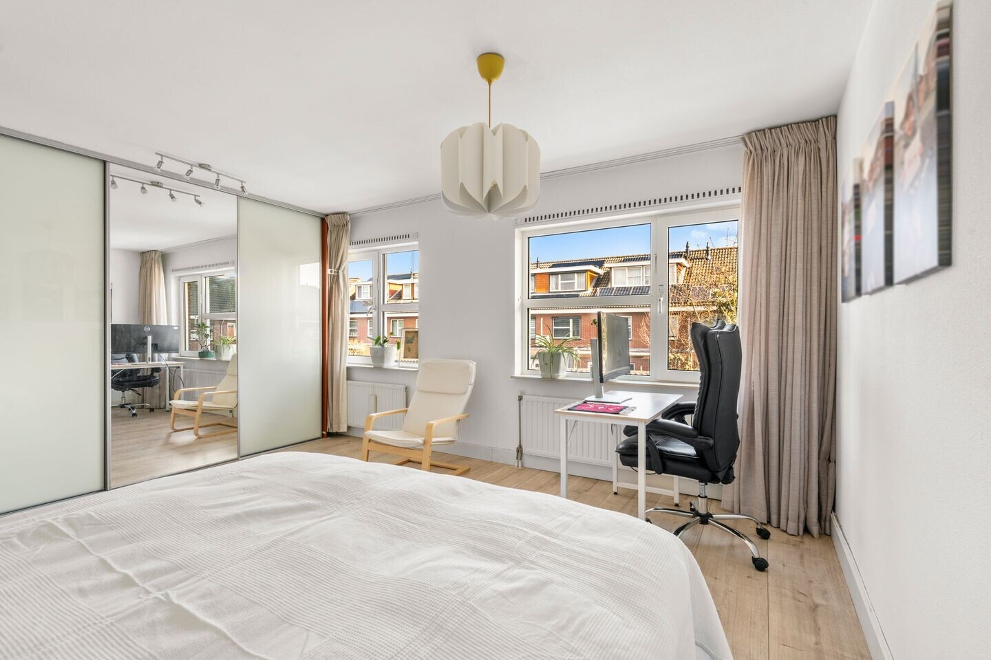 Tussenwoning te koop: Figarolaan 45, Nieuw-Vennep