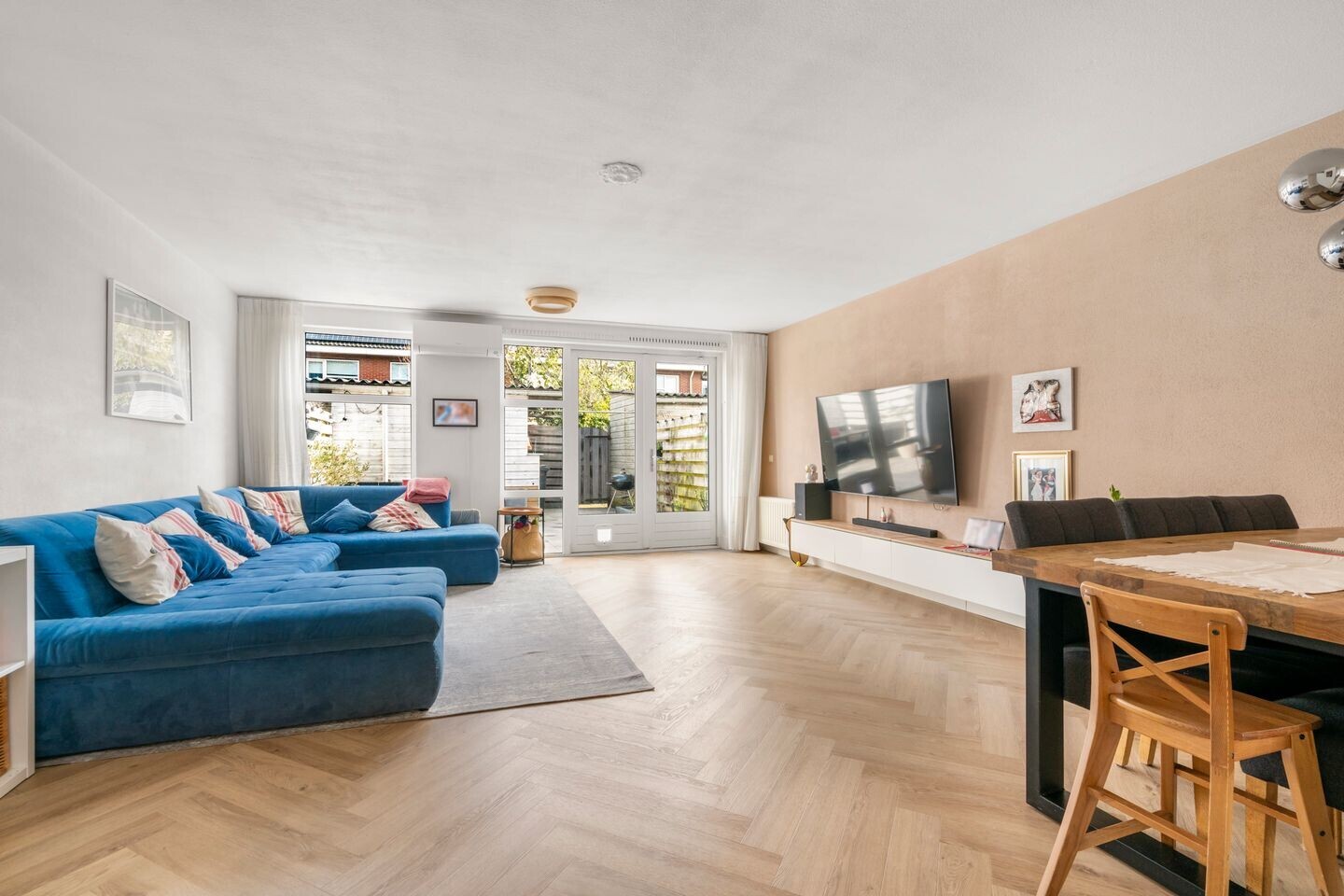 Tussenwoning te koop: Figarolaan 45, Nieuw-Vennep