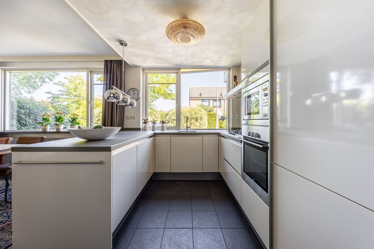 Tussenwoning te koop: Weegbreestraat 34, Nieuw-Vennep