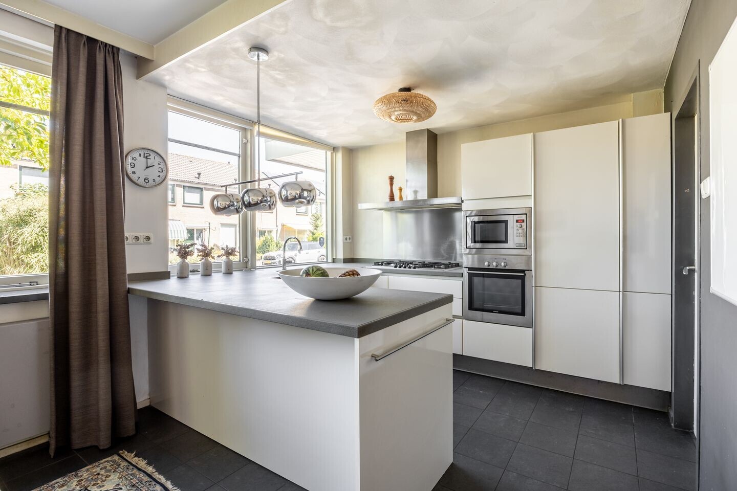 Tussenwoning te koop: Weegbreestraat 34, Nieuw-Vennep