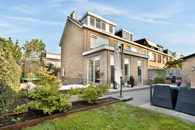 van Linschotenstraat 2