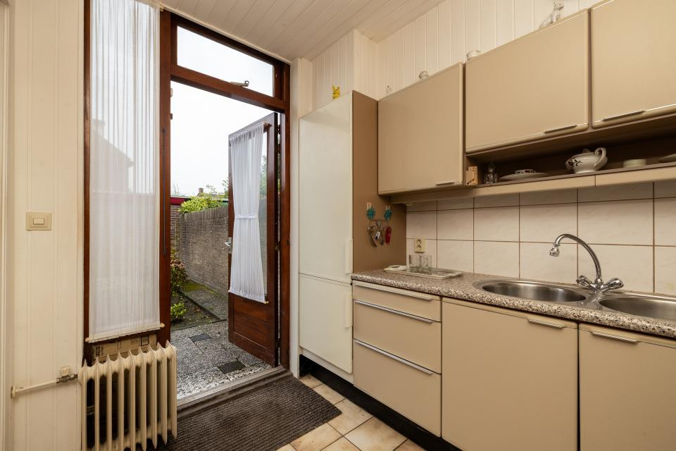 Hoekwoning te koop: van Ostadestraat 48, Lisse