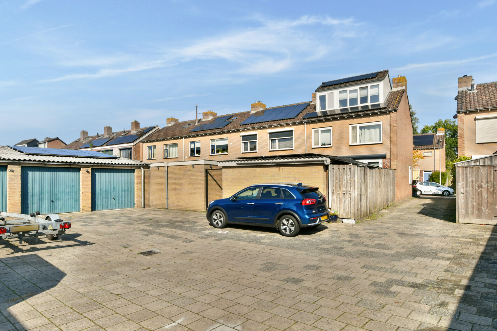 Tussenwoning te koop: Wilgenlaan 30, Sassenheim