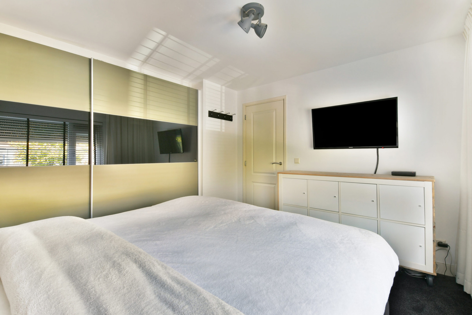 Tussenwoning te koop: Wilgenlaan 30, Sassenheim