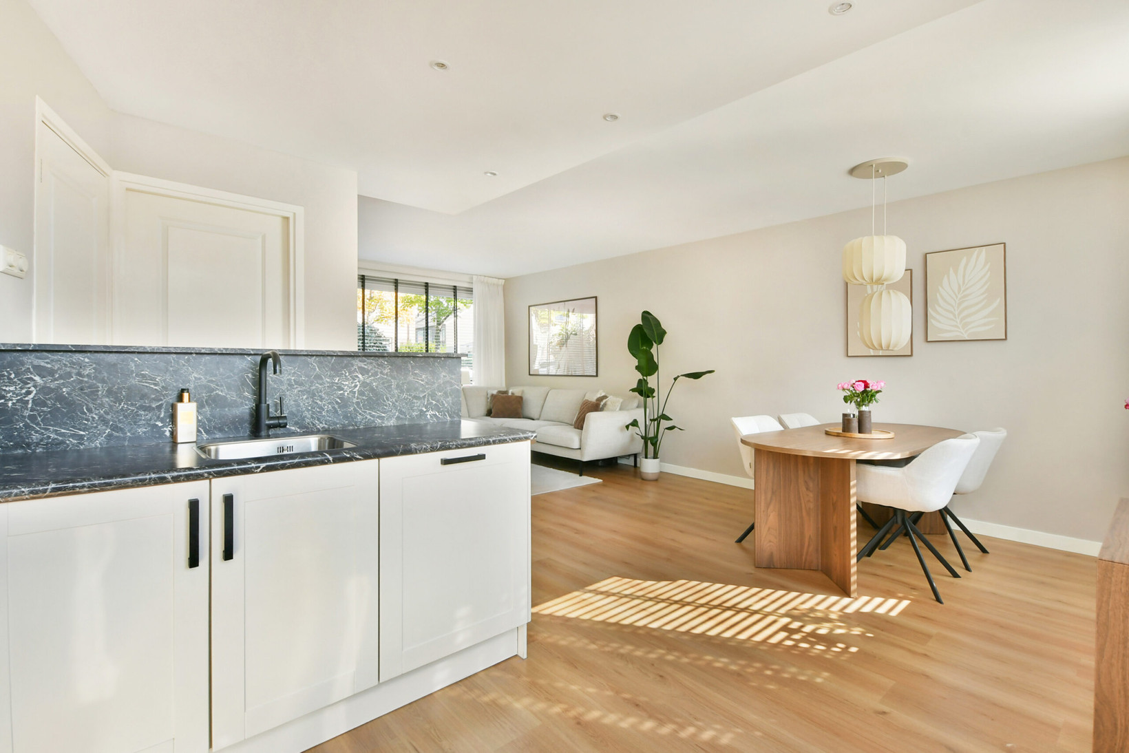 Tussenwoning te koop: Wilgenlaan 30, Sassenheim