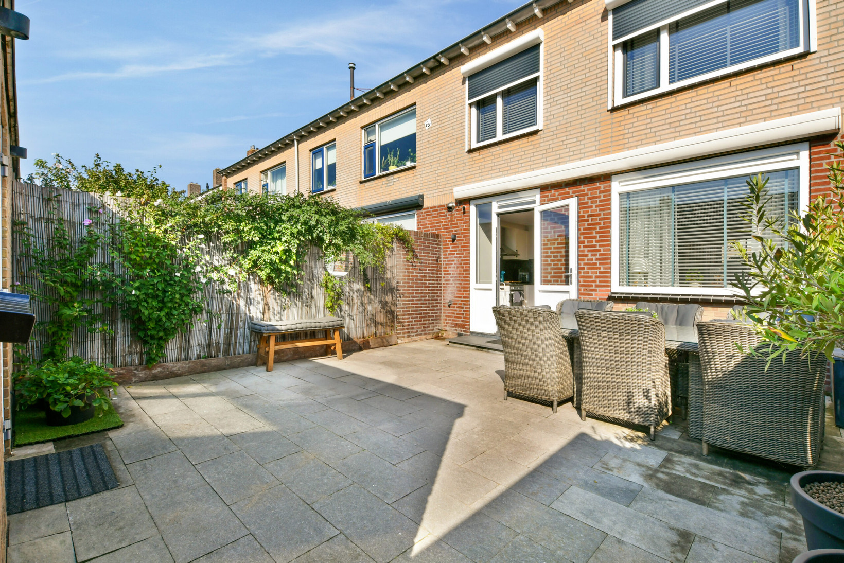 Tussenwoning te koop: Wilgenlaan 30, Sassenheim