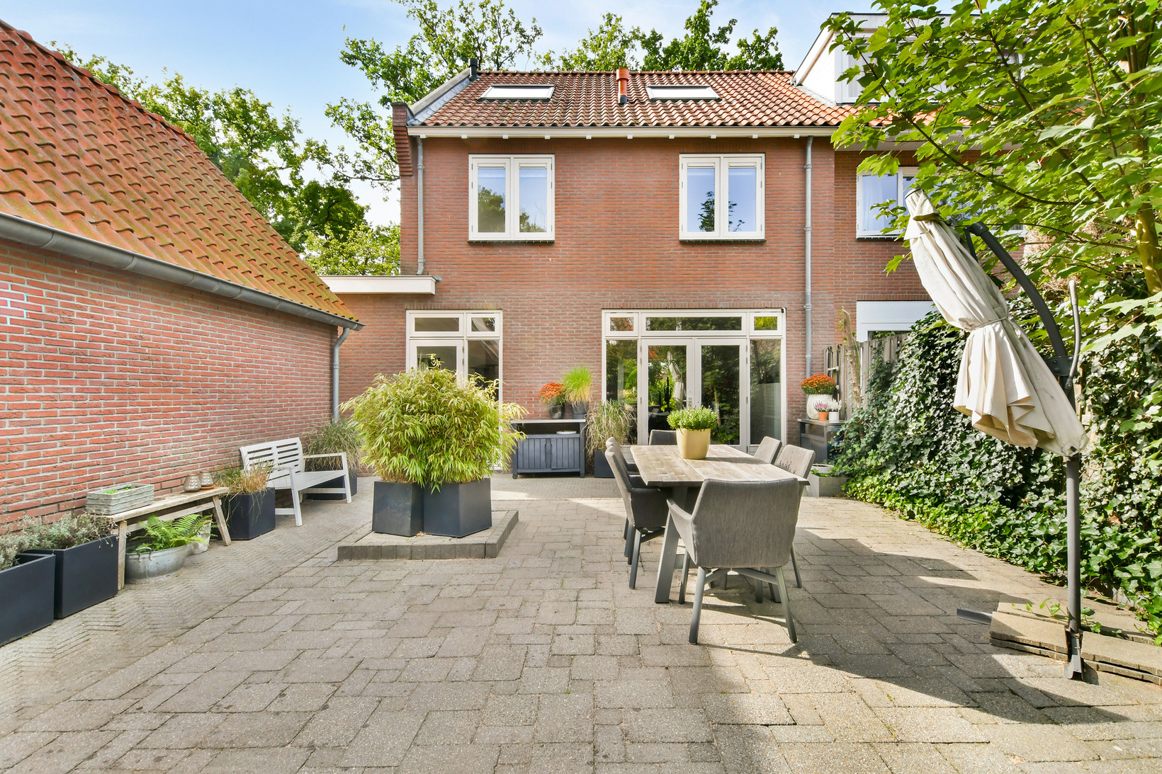 Twee-onder-één-kap te koop: Vijverlaan 6, Sassenheim