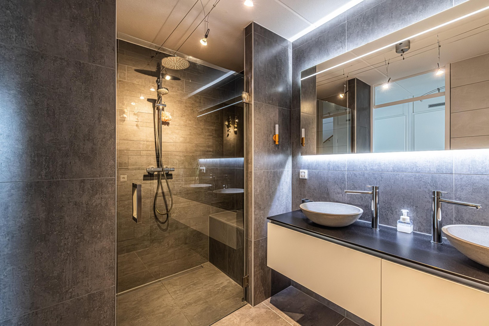 Tussenwoning te koop: Hofzicht 10, Hillegom