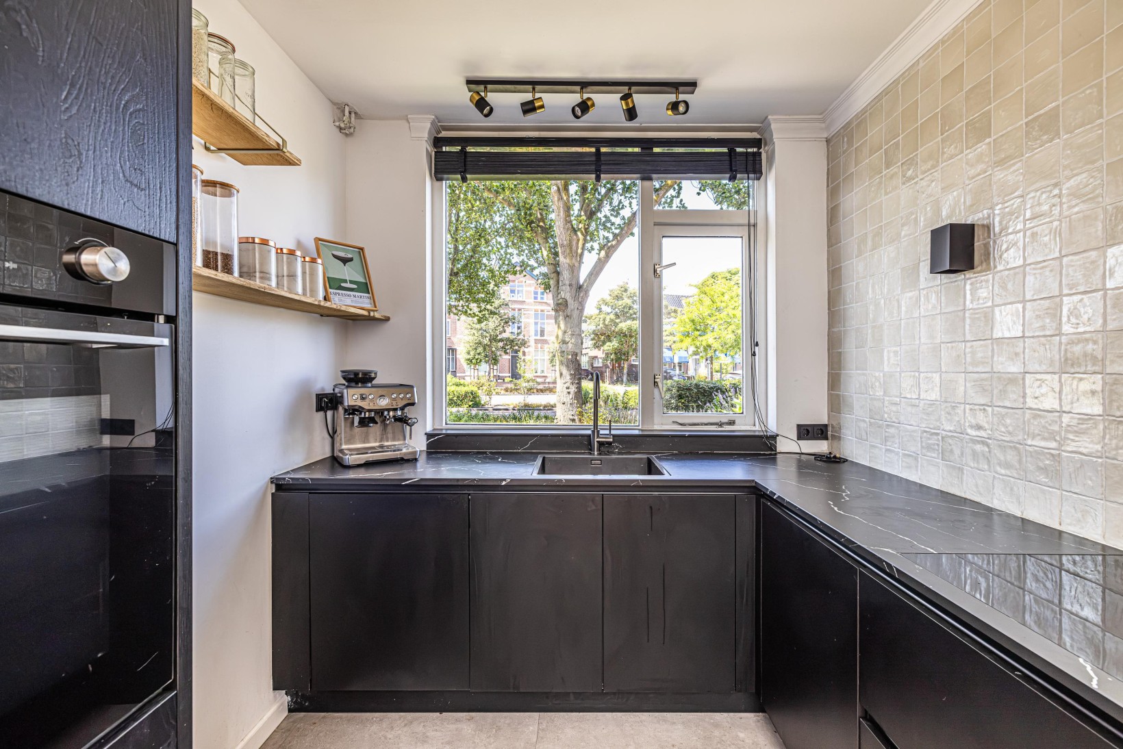 Tussenwoning te koop: Weeresteinstraat 38, Hillegom
