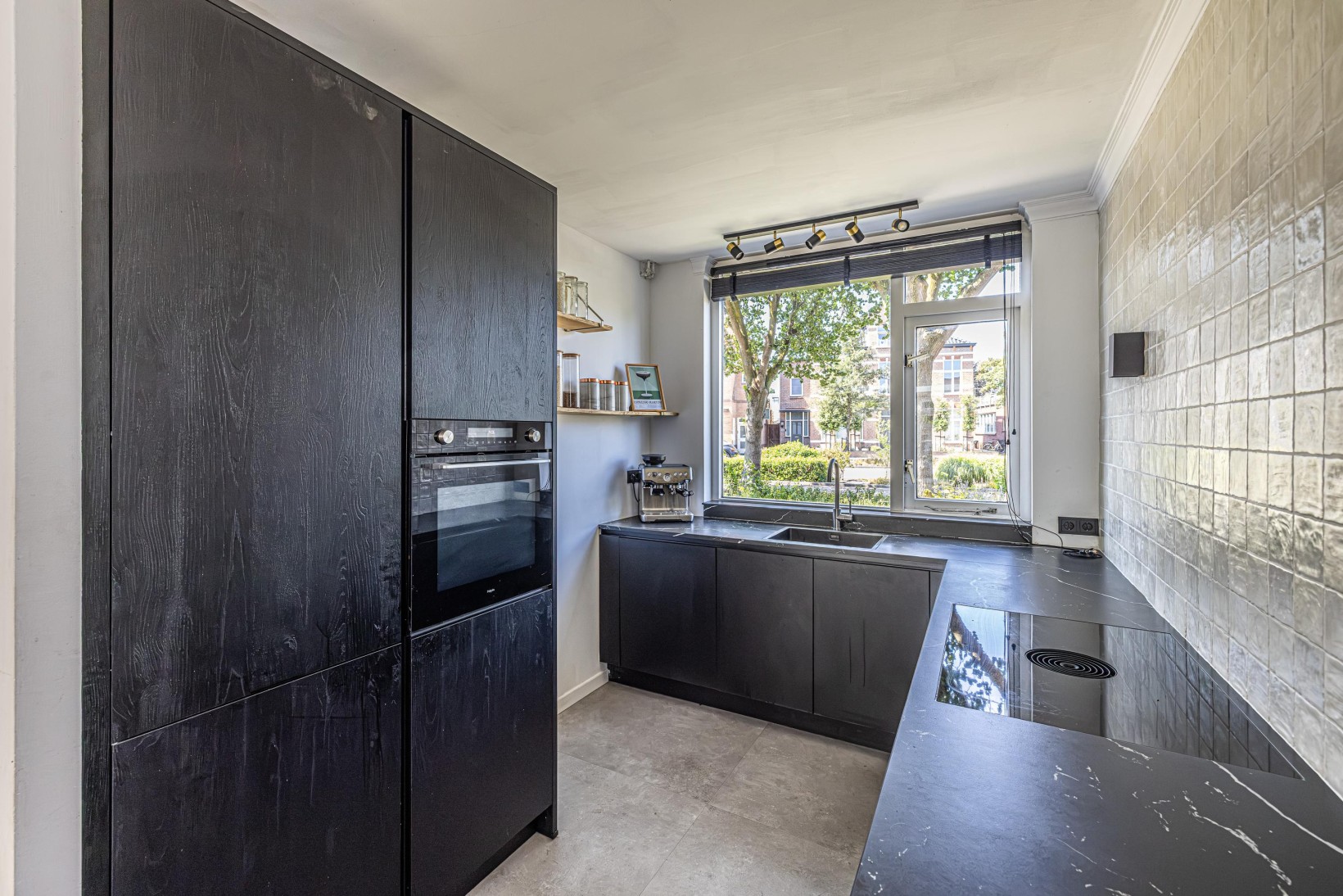 Tussenwoning te koop: Weeresteinstraat 38, Hillegom