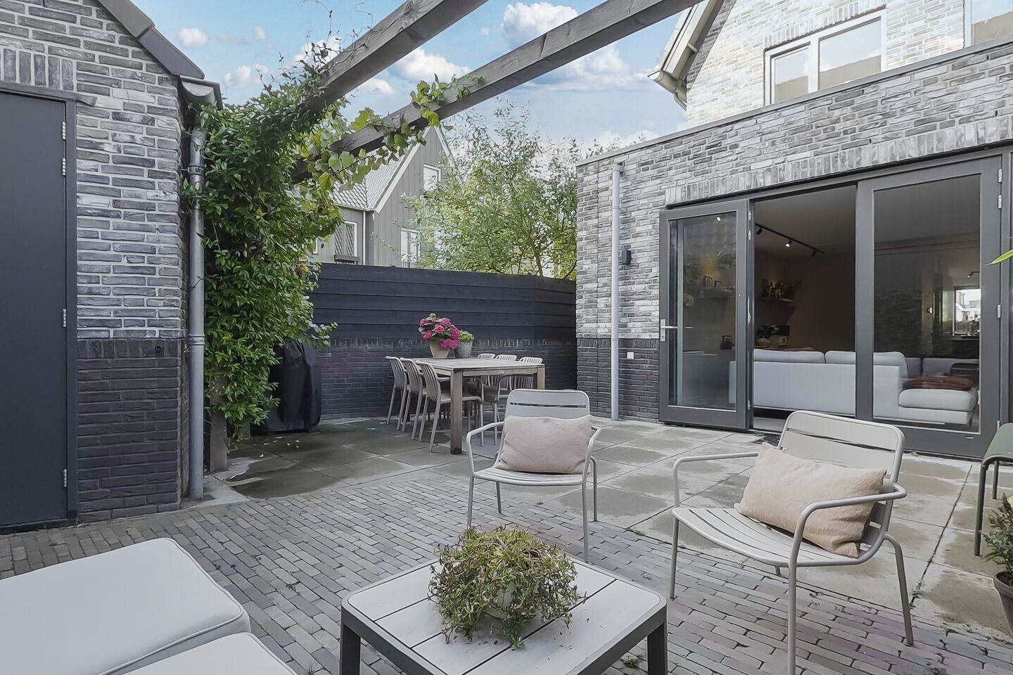 Hoekwoning te koop: Meeroever 21, Hillegom
