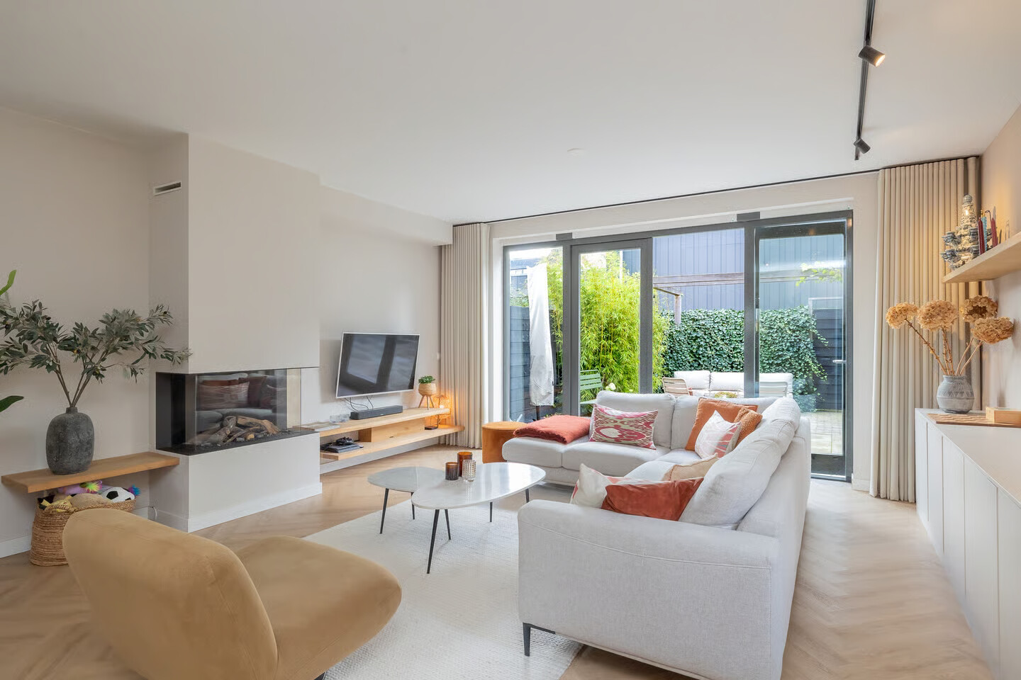Hoekwoning te koop: Meeroever 21, Hillegom