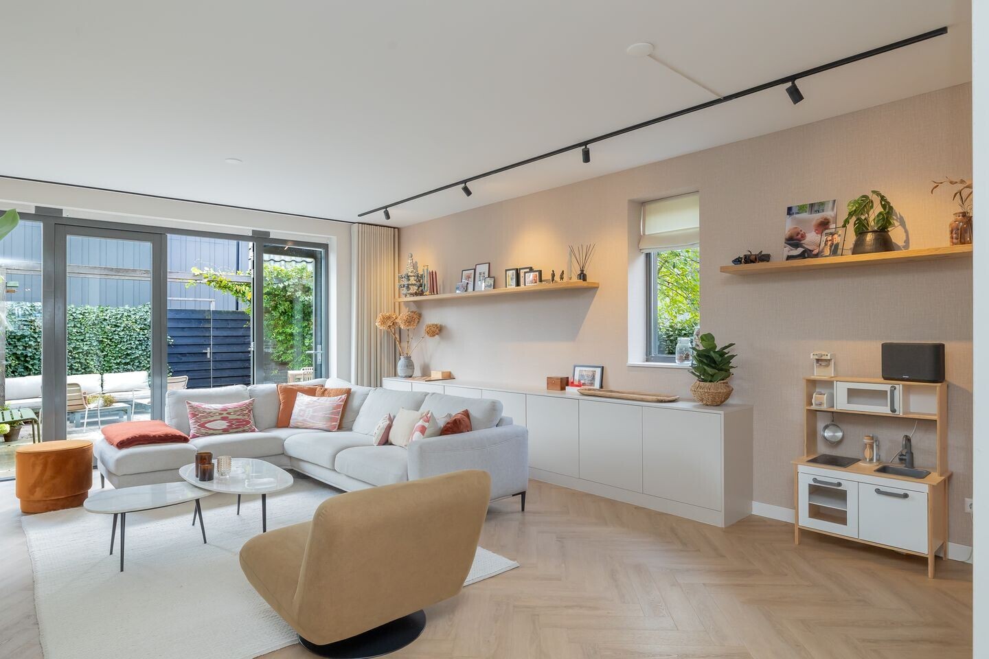 Hoekwoning te koop: Meeroever 21, Hillegom
