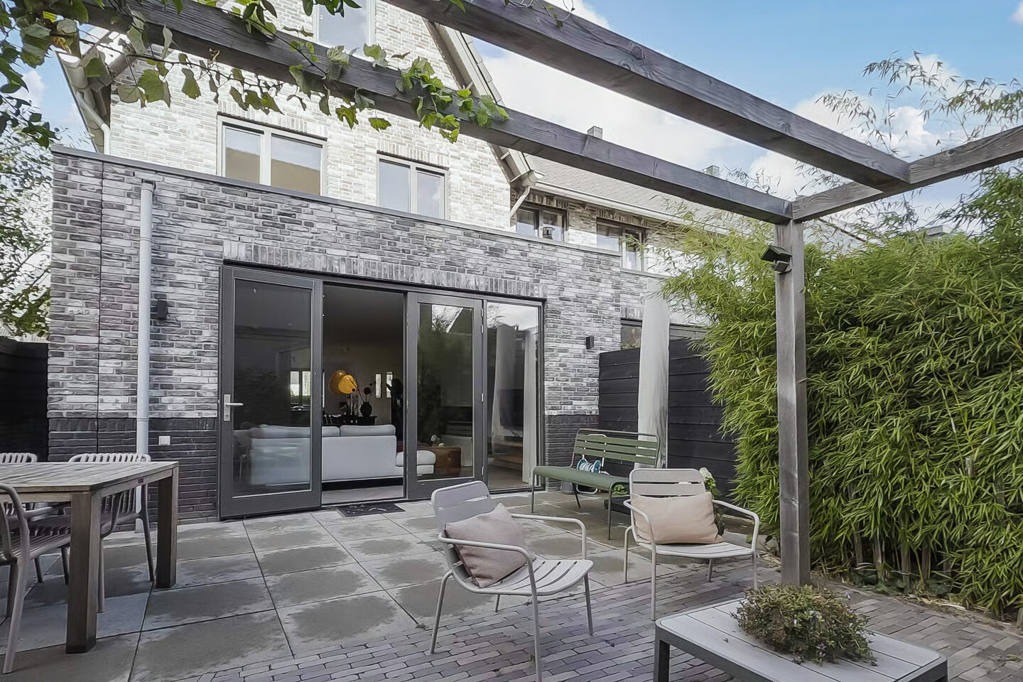 Hoekwoning te koop: Meeroever 21, Hillegom