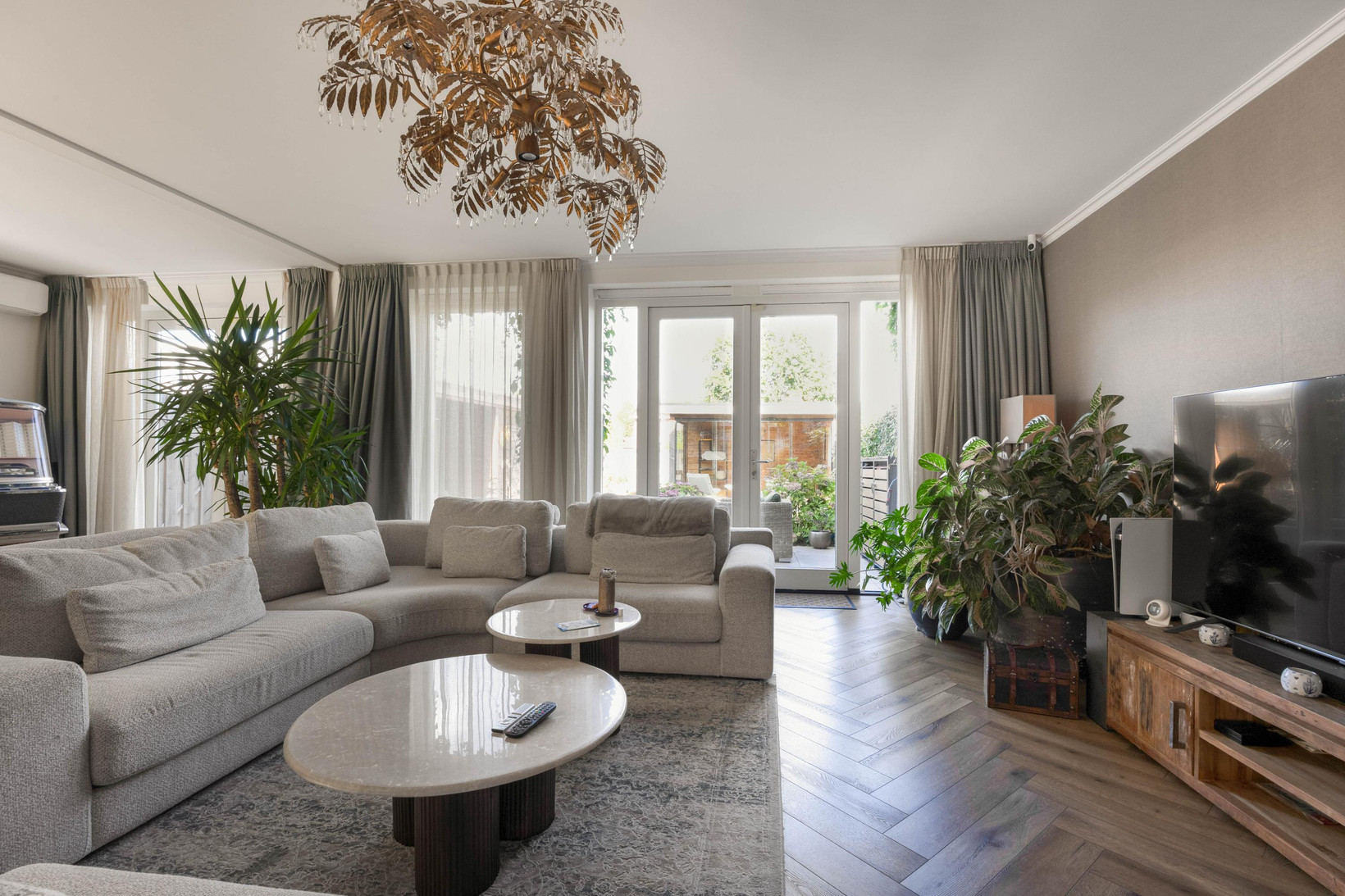 Hoekwoning te koop: Meeroever 22, Hillegom