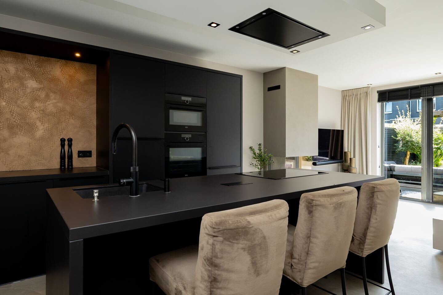 Tussenwoning te koop: Meeroever 5, Hillegom