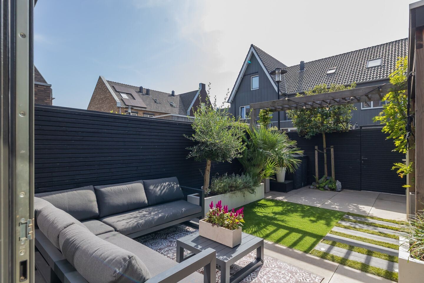 Tussenwoning te koop: Meeroever 5, Hillegom