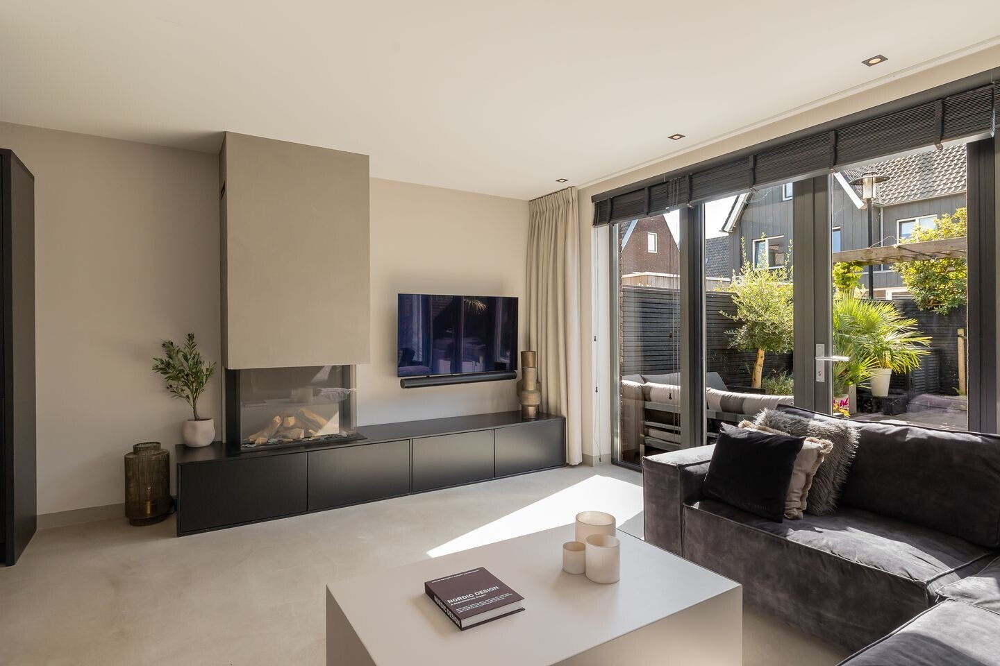 Tussenwoning te koop: Meeroever 5, Hillegom