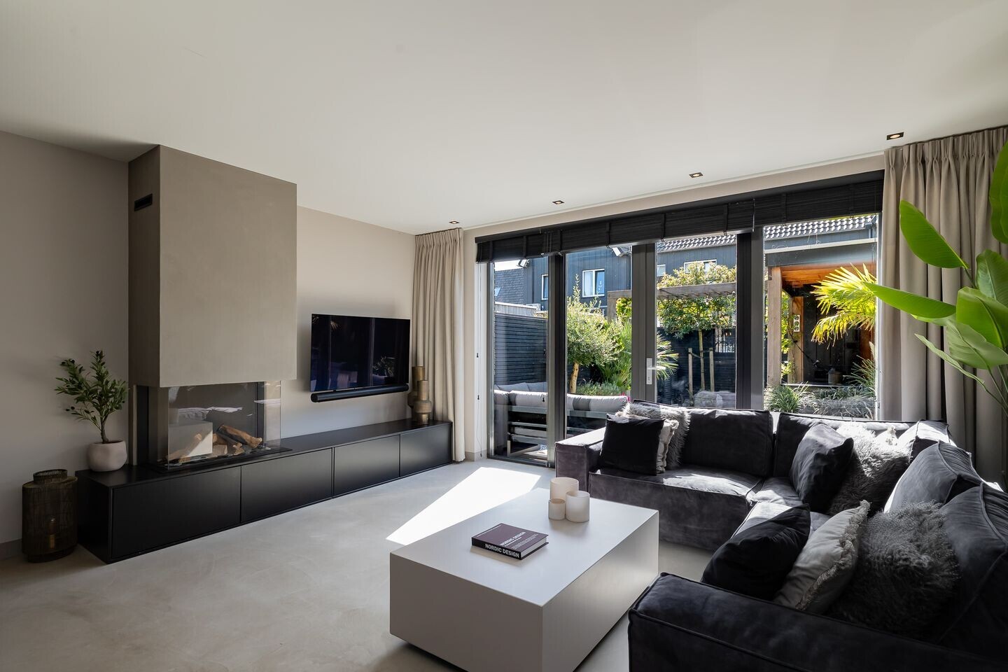 Tussenwoning te koop: Meeroever 5, Hillegom