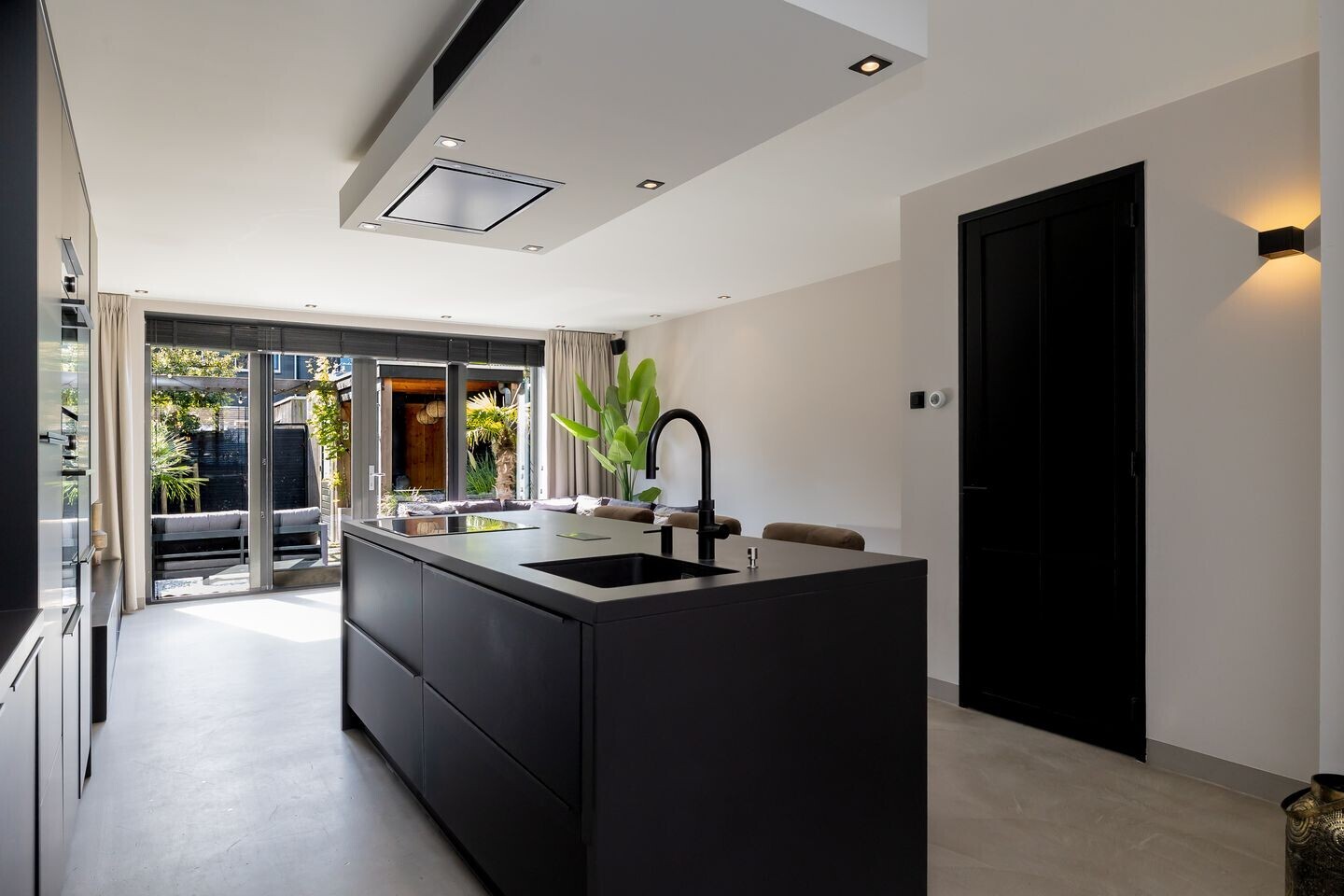 Tussenwoning te koop: Meeroever 5, Hillegom